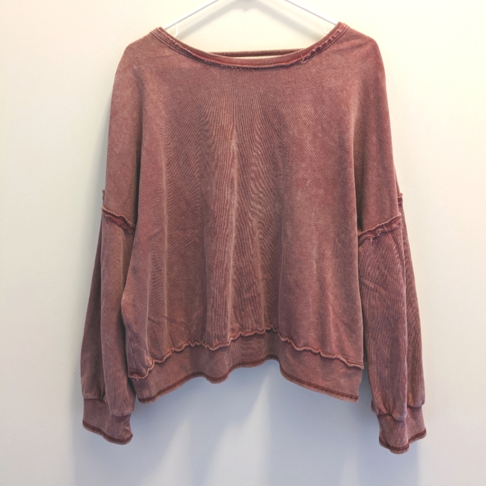 5/$25 ❄️ Gilded Intent Distressed Cropped Top